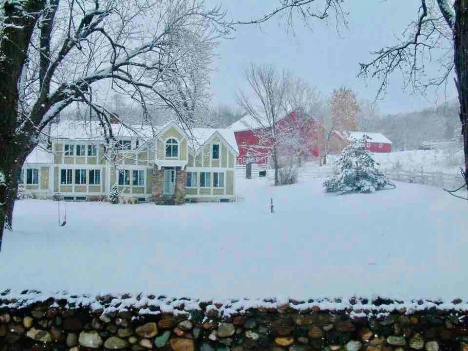 Corn Crib Cottage Barn And Villa At Hope Glen Farm Cottage Grove Exterior foto