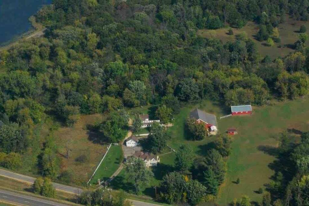 Corn Crib Cottage Barn And Villa At Hope Glen Farm Cottage Grove Exterior foto